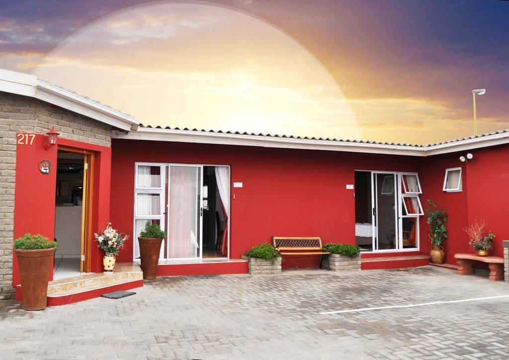 Tina'S Bed And Breakfast Swakopmund Bagian luar foto