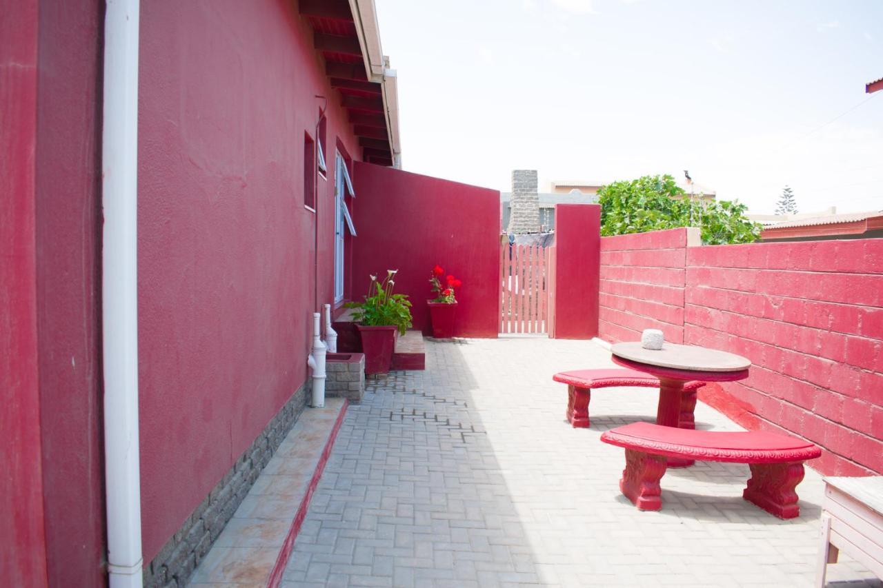 Tina'S Bed And Breakfast Swakopmund Bagian luar foto