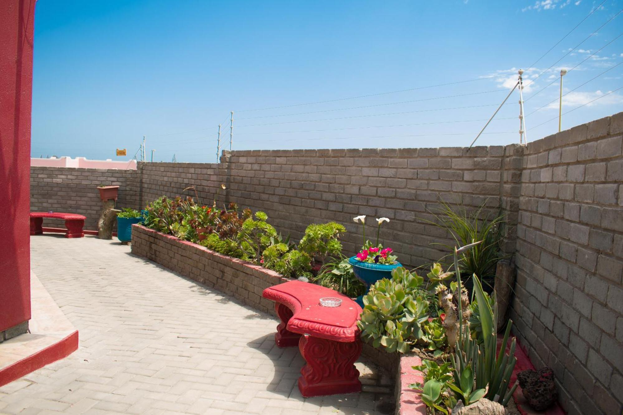 Tina'S Bed And Breakfast Swakopmund Bagian luar foto